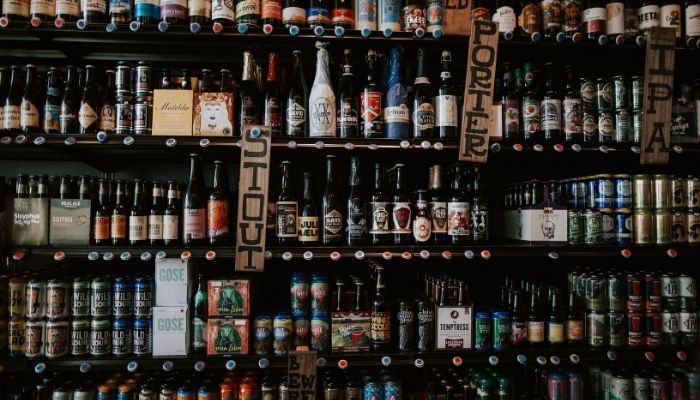 Beer bottles and cans on the shelf